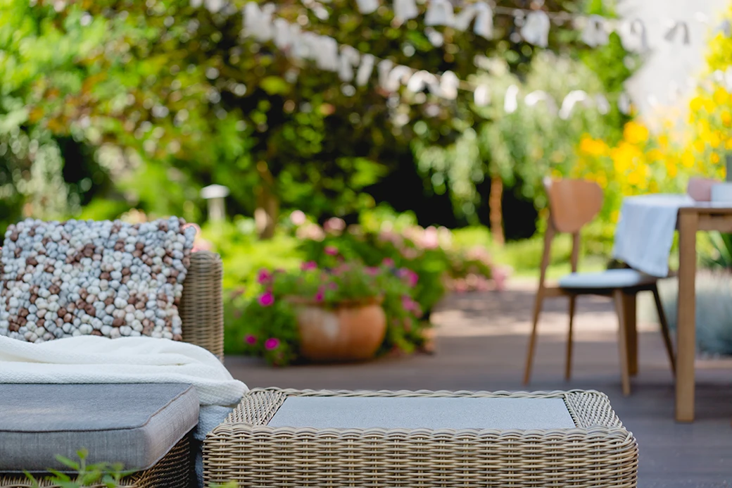 Kącik Wypoczynkowy w Ogrodzie: 5 Inspiracji na Wygodne i Stylowe Meble